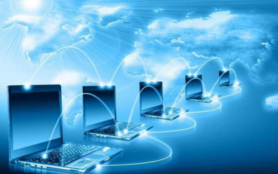 網(wǎng)絡(luò)空間是以互聯(lián)網(wǎng)為代表的信息技術(shù)革命跨越( )、( )、( ) 催生并形成了一個(gè)?